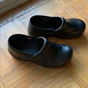 Sanita Women’s Professional Cabrio Clog, Black